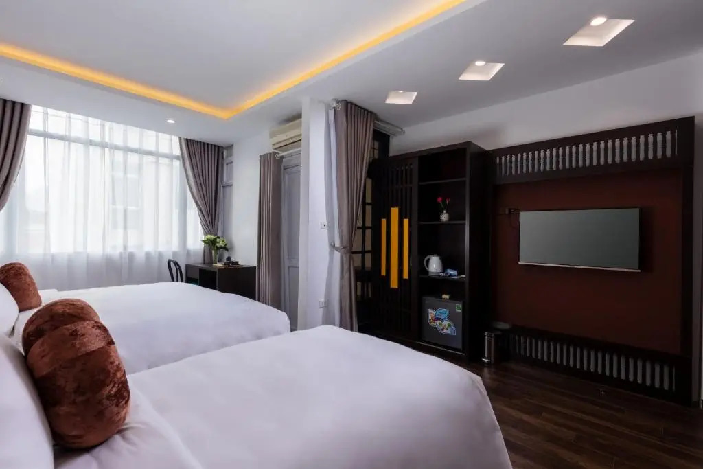 Hanoi Center Silk Lullaby Hotel and Travel