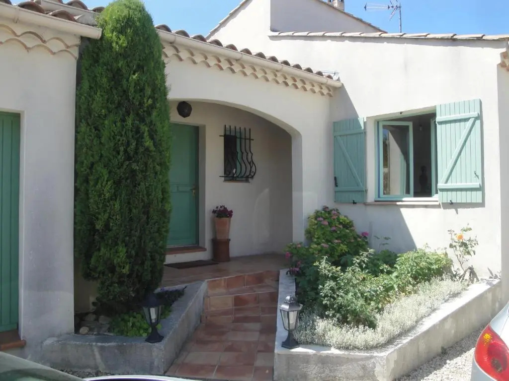 nice home rental in the hearth of the village mouriès, in the natural park of the alpilles