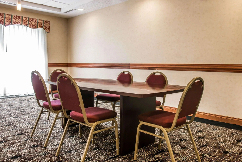 Comfort Suites Canton - Detroit