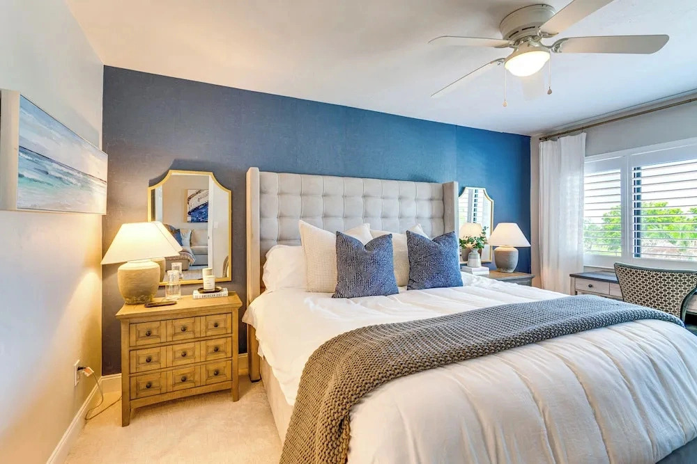 < 1 Mi to Fort Myers Beach: Bayfront Condo w/ Pool