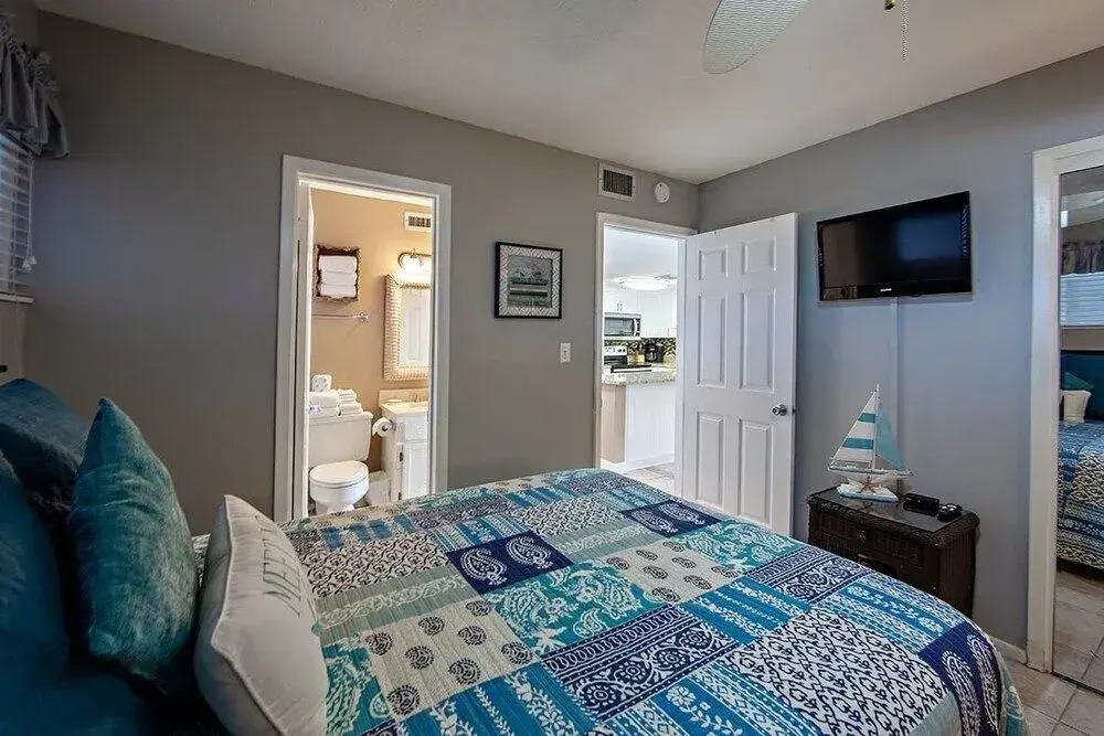 Gulf Shore Condo #218 - 2 Br condo by RedAwning
