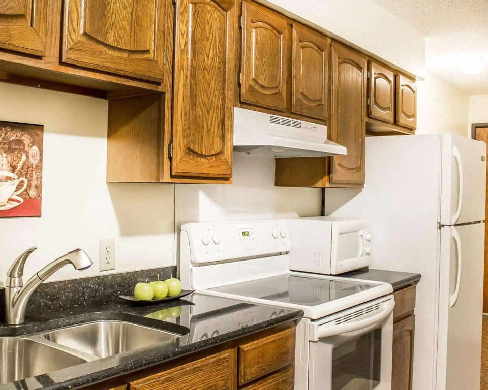 Econo Lodge Menomonie On The Bay
