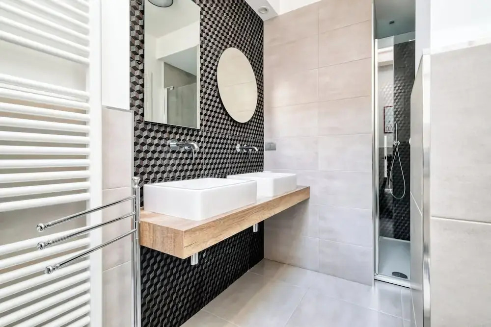 Elegant apt with parking and balcony