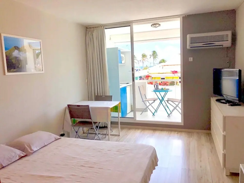 Studio in Saint-françois, With Wonderful sea View, Balcony and Wifi