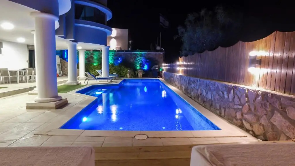 Luxury Suite by the pool