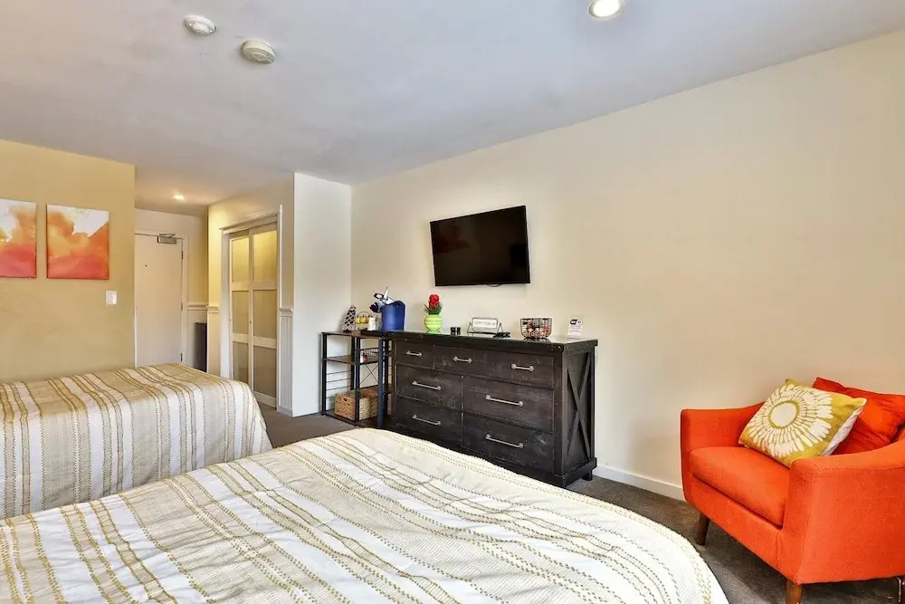 Hotel Style Condo Promising a Comfortable and Convenient Retreat Right in the Heart of Vermont ski Country