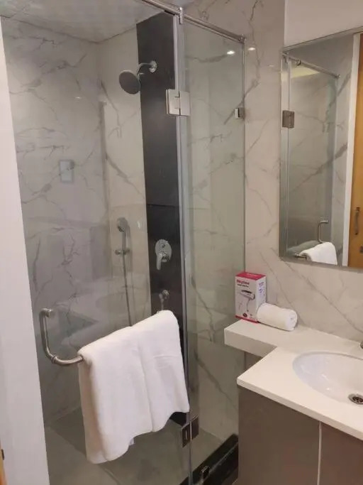 Lovely Studio apartment 1-bedroom with small kitchen and pool