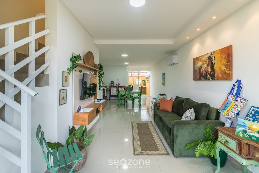Two-story House With 2 Suites in Pereque Bfj0506