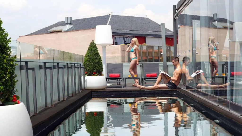 Cram Hotel