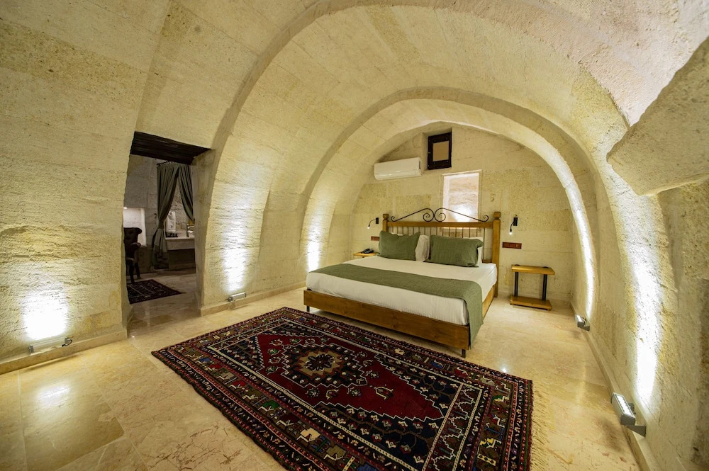 Arkelas Cave House