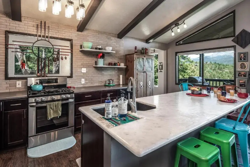 Valley View, 3 BRs, Sleeps 8, Fireplace, WiFI, Pets Welcome, Views