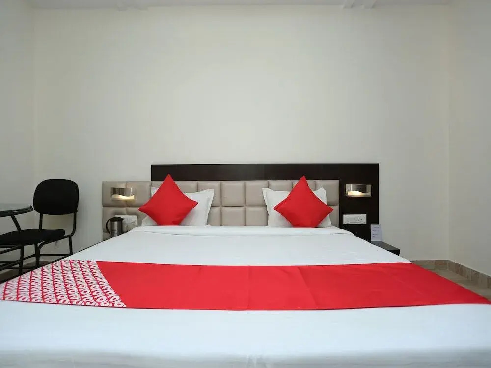 Vista Rooms at Sangam Talkies Road