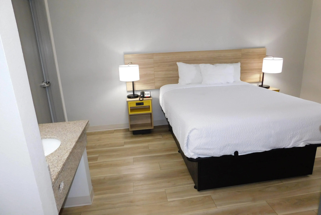 Days Inn by Wyndham Effingham