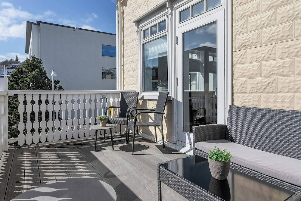 Nice two Bedroom, Downtown Apartment With Balcony