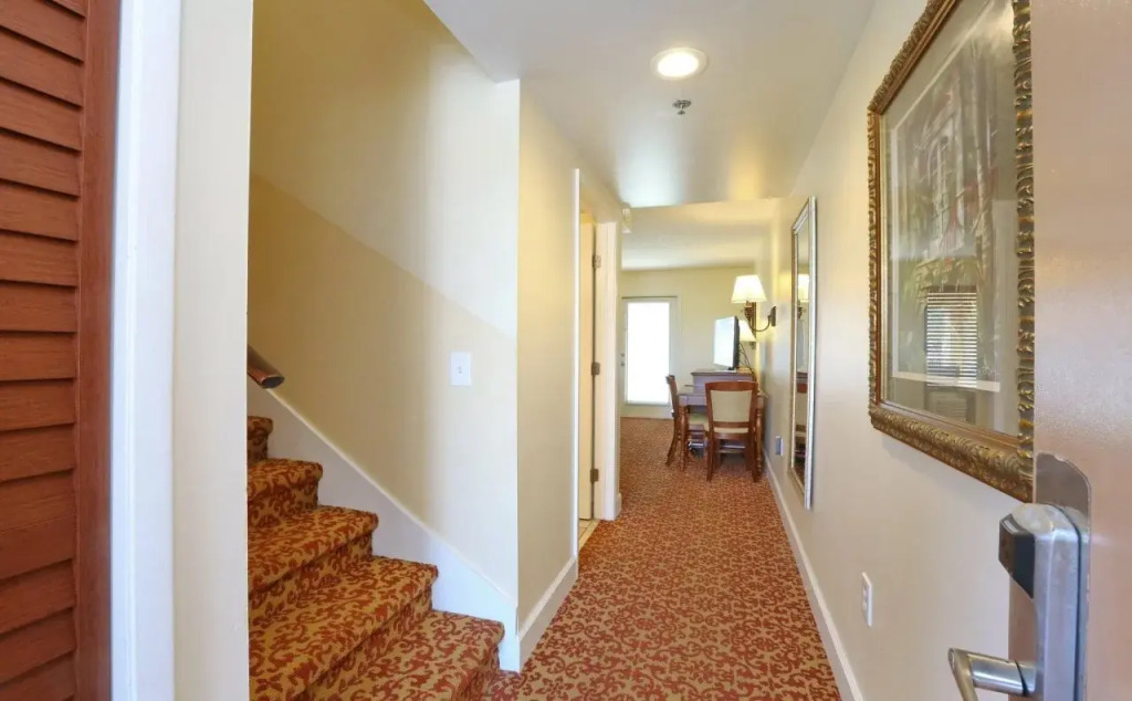La Fiesta Ocean Inn & Suites