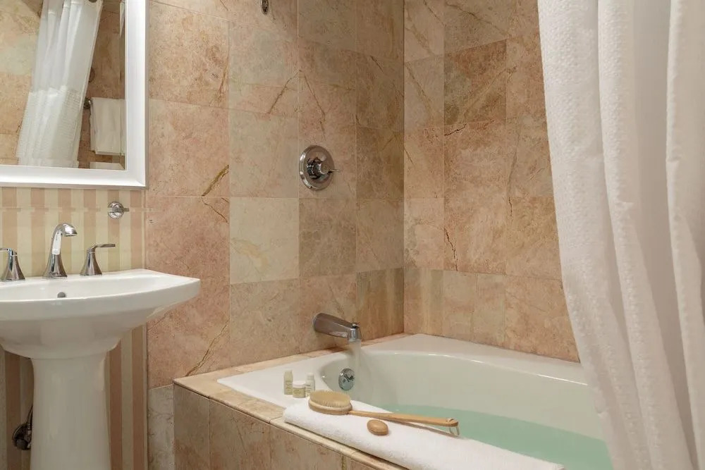 Chateau Inn and Suites