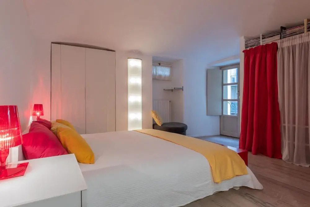 Red Studio Near Porta Nuova by Wonderful Italy