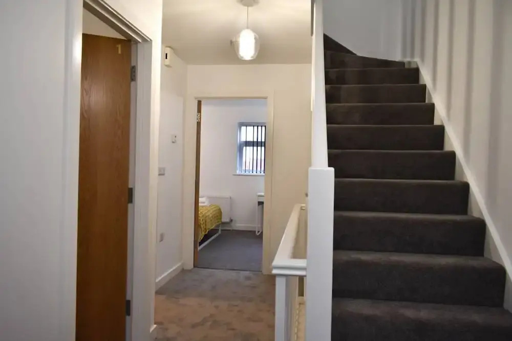 Modern Open Plan 5 Bedroom Home With Garden