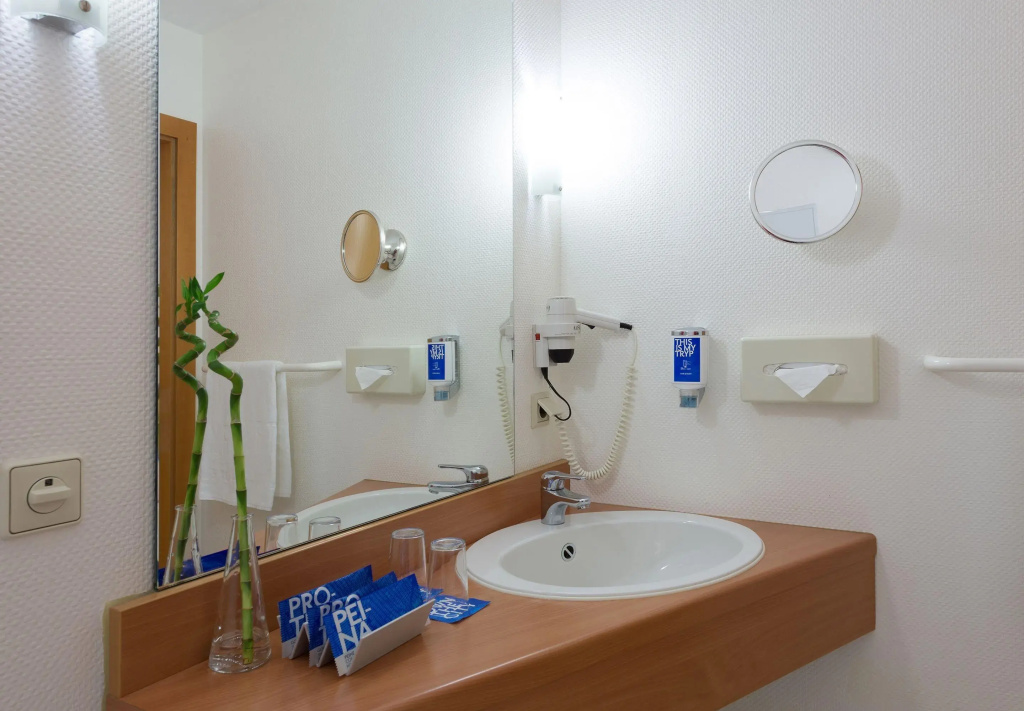 Отель Courtyard by Marriott Dortmund