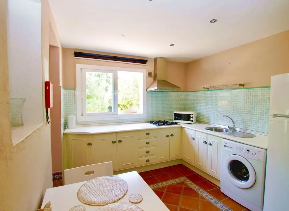 4BR Villa Milana, Private Pool, Sea Views. Wifi, 3 Mins Drive to the Beach
