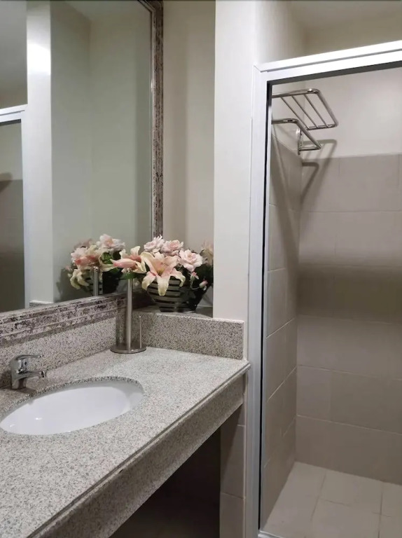 Rosarich Homestay - Bristle Ridge Residences