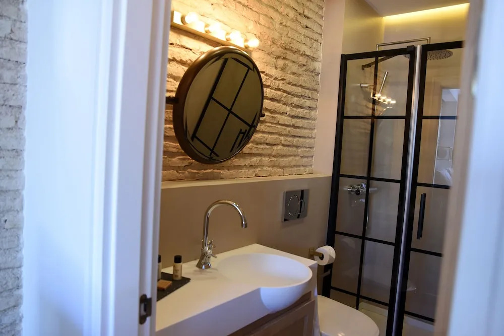 Honest Sevilla Apartments