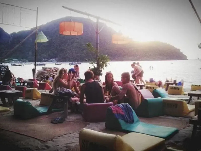 Koh Phi Phi Stones Bar Dorm Rooms & Restaurant
