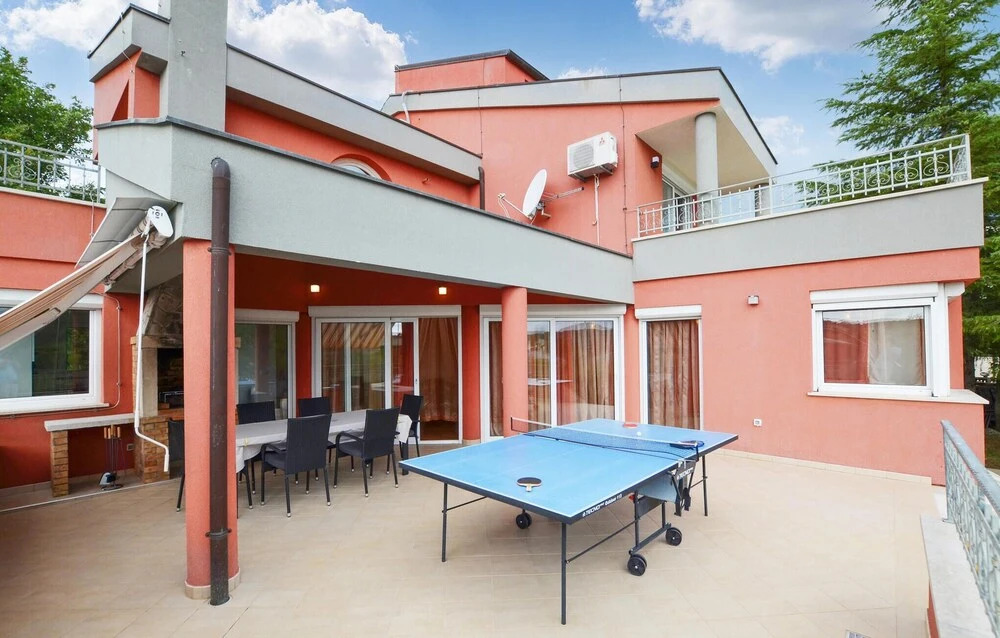 Beautiful Home in Rovinjsko Selo With Outdoor Swimming Pool, Wifi and 3 Bedrooms