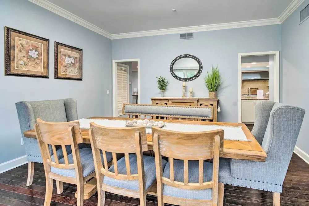 Spacious Rochester Home w/ Heated Pool & Hot Tub