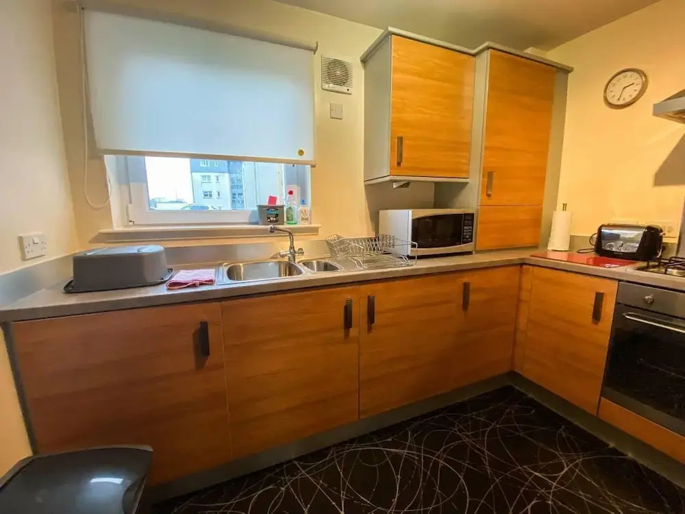Glasgow Ellerslie Path 2bd Home - Parking