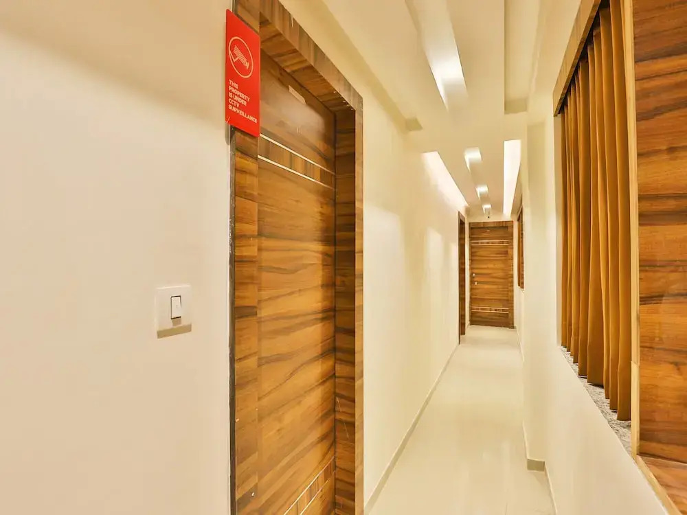 OYO 11922 Hotel Sunstar Inn