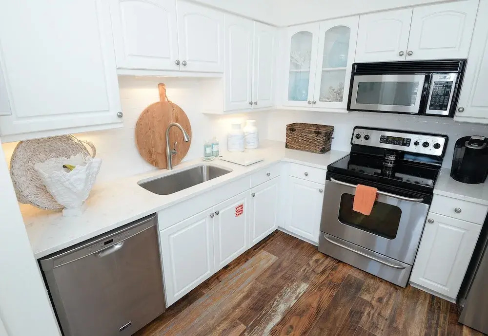 Summerwind With Ocean Views, Beach & Pool 3 Bedroom Condo