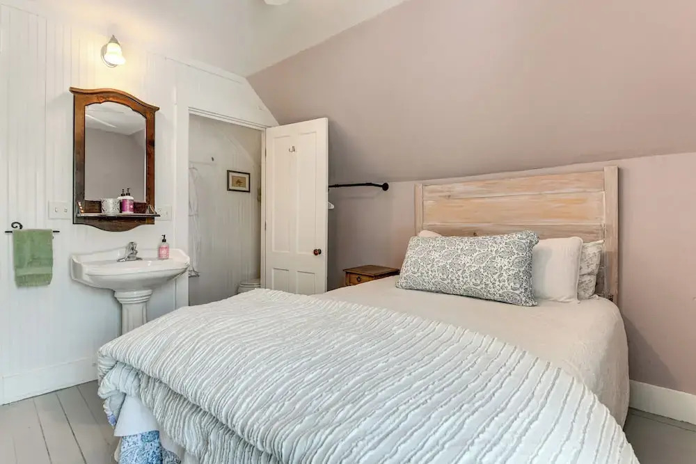 Green Mountain Views! Lowell Getaway Near Skiing