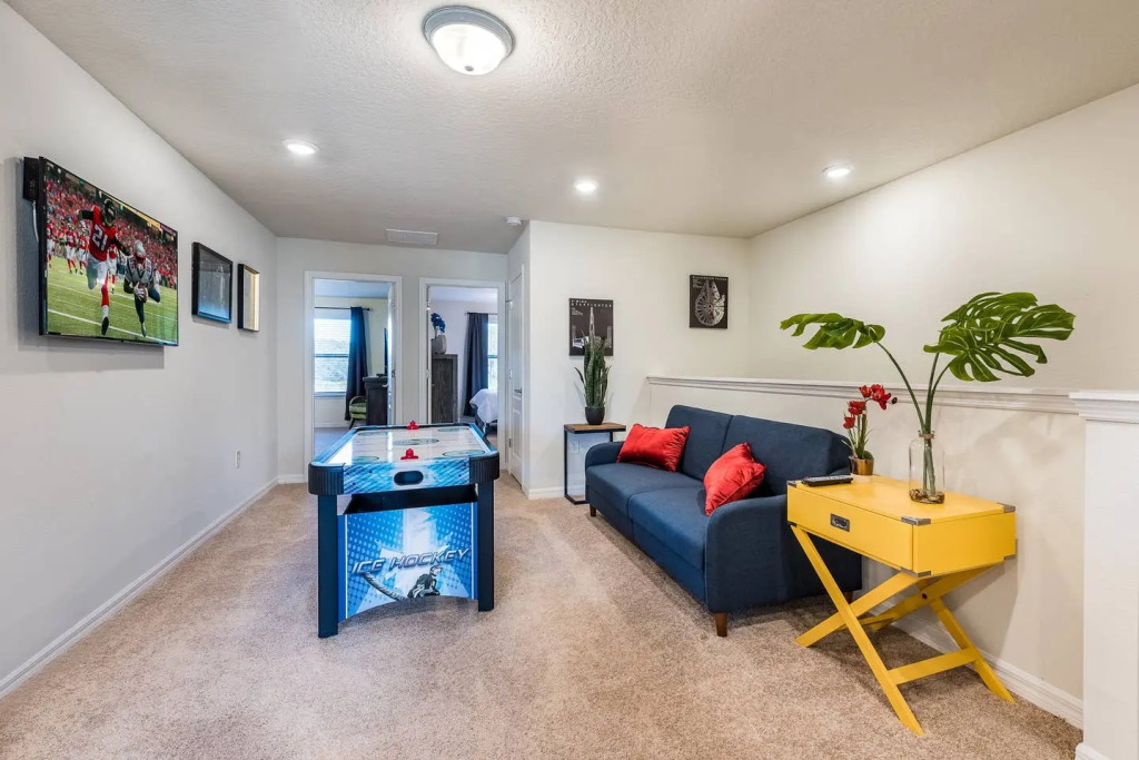 Comfortable home at Solterra with private pool near Disney