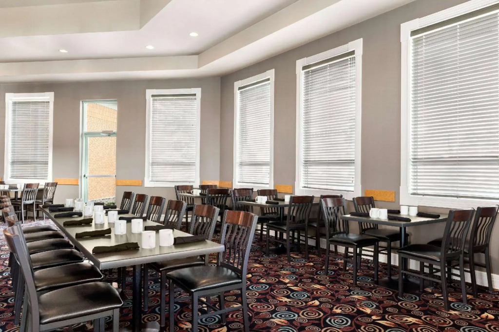 Grand Hotel & Conference Centre Calgary Airport, an Ascend Collection Hotel