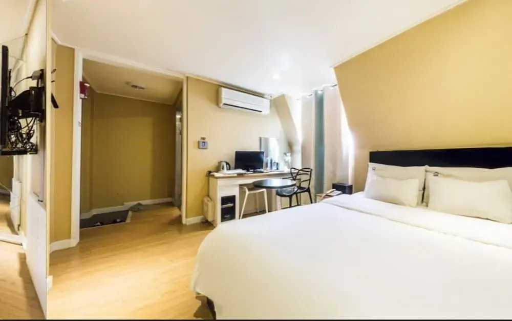 Reem Hotel