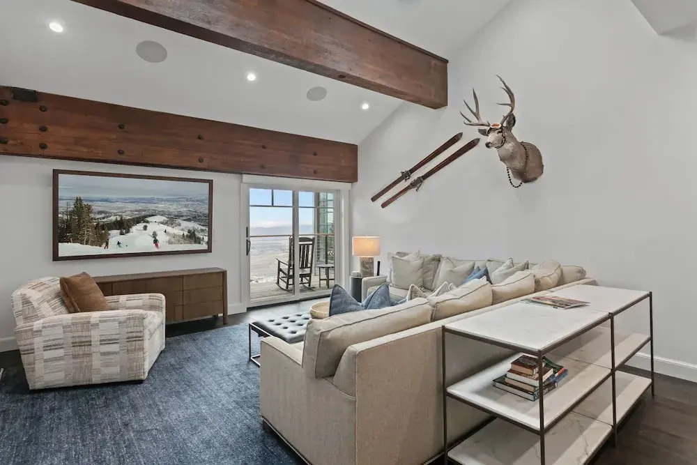 Stag Lodge 3BR Views, Hot Tub, Ski Access Condo