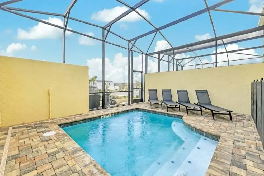 5 Bed 4.5 Bath Townhouse W/ Pool Solara 2307dist 5 Bedroom Townhouse