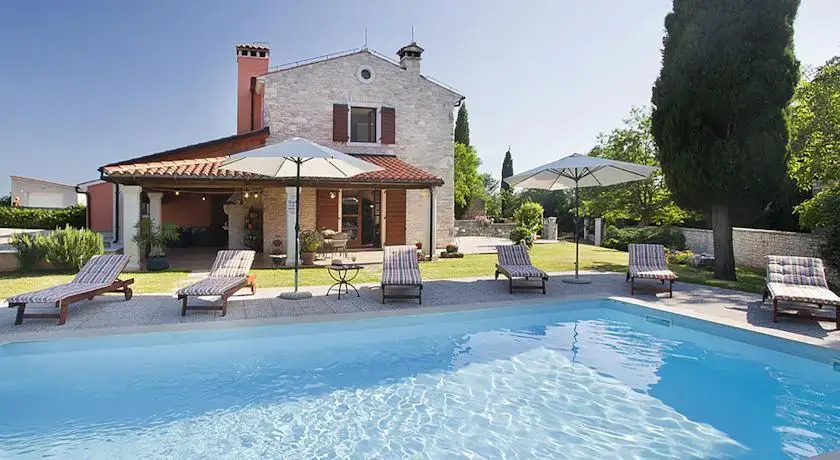 Villa Rebici 105