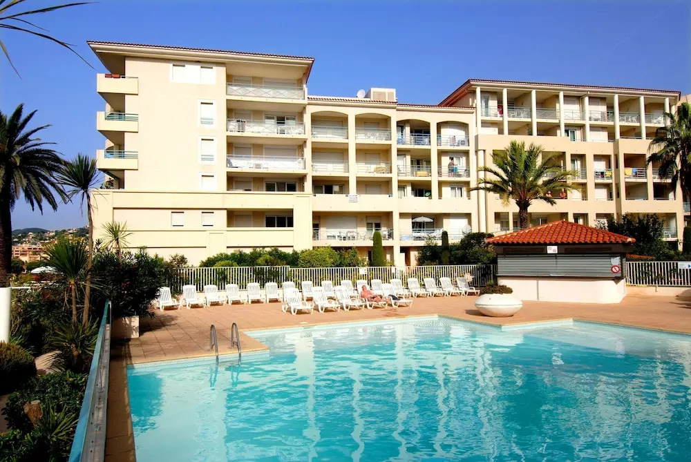 Open Les Pins Bleus