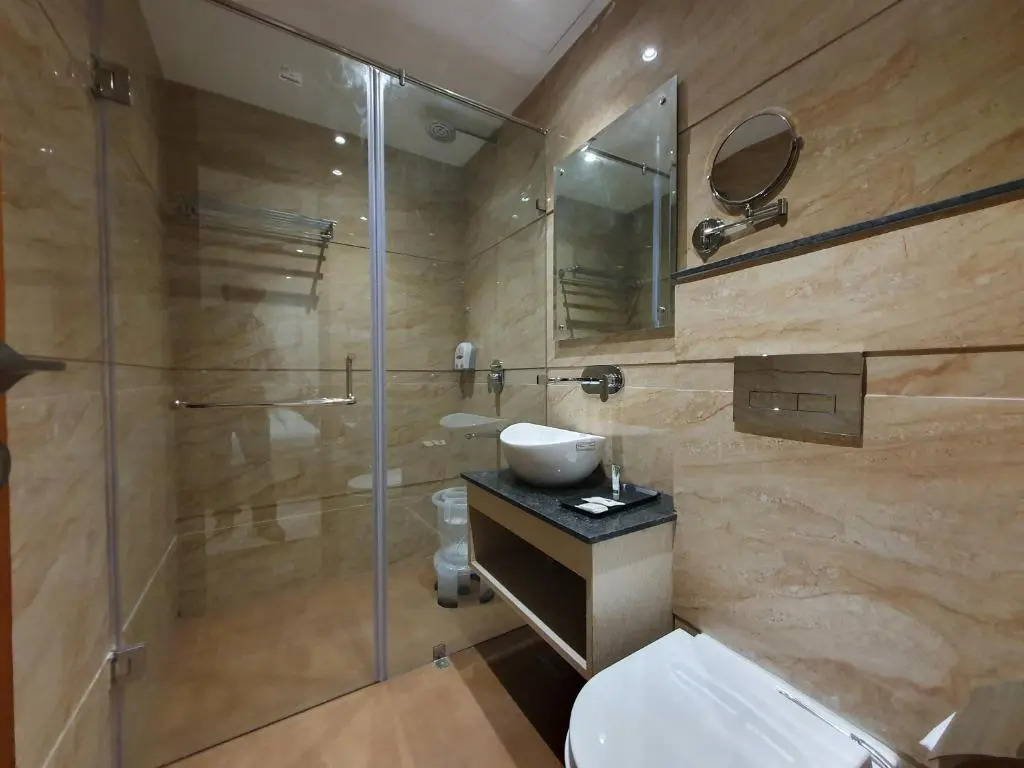 Classio Royale By iO Hotels Near Golden Temple