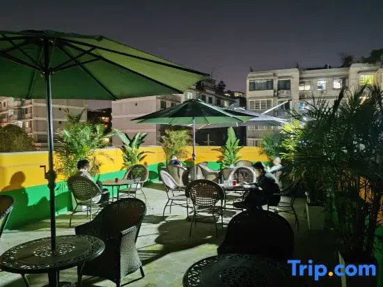 Youzhu Hostel (Shuhanludong Subway Station)