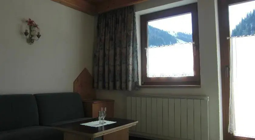 Apart Gabriele Pure Alpin Style St Anton - Mountain Hideaway with Sommercard premium & Dog Love, fully electronic