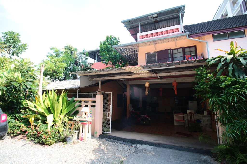 Hug Chang House