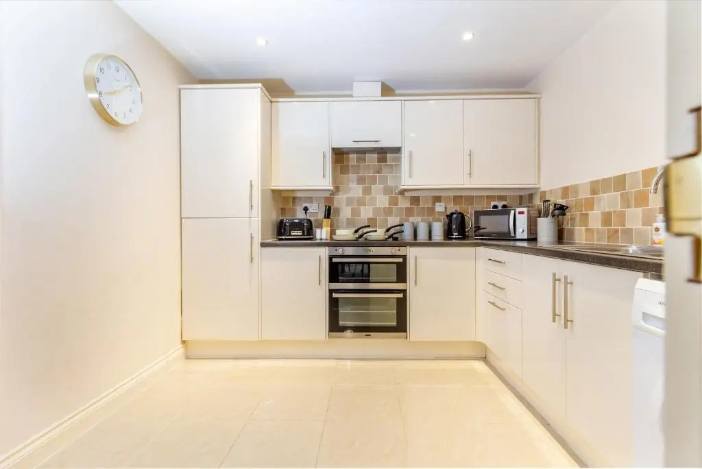 Apartment 4 Hillbrook House, Malvern - Guest Homes