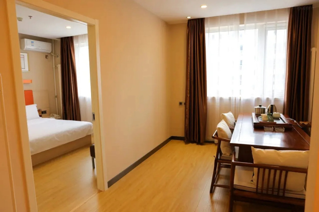 7 Days Premium (Beijing Dabaotai Luhua Road)