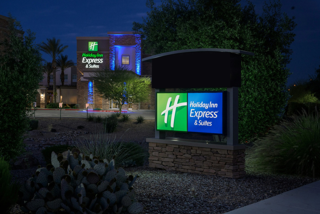 Holiday Inn Express & Suites Phoenix East - Gilbert by IHG