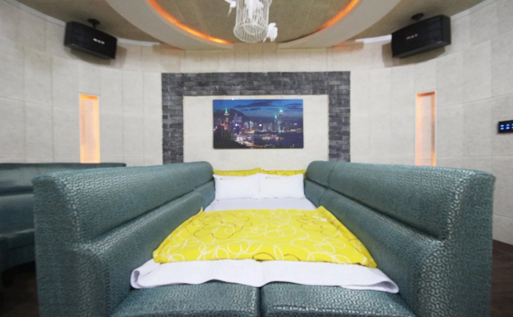 Hole In One Hotel
