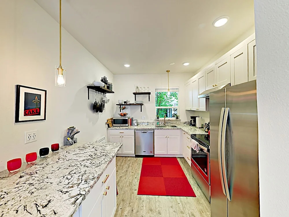 1124 14th Ave Townhome by RedAwning