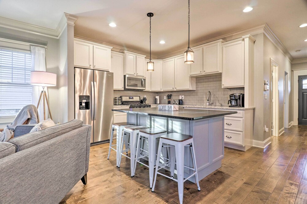 Modern Black Mountain Cottage: 17 Mi to Asheville!
